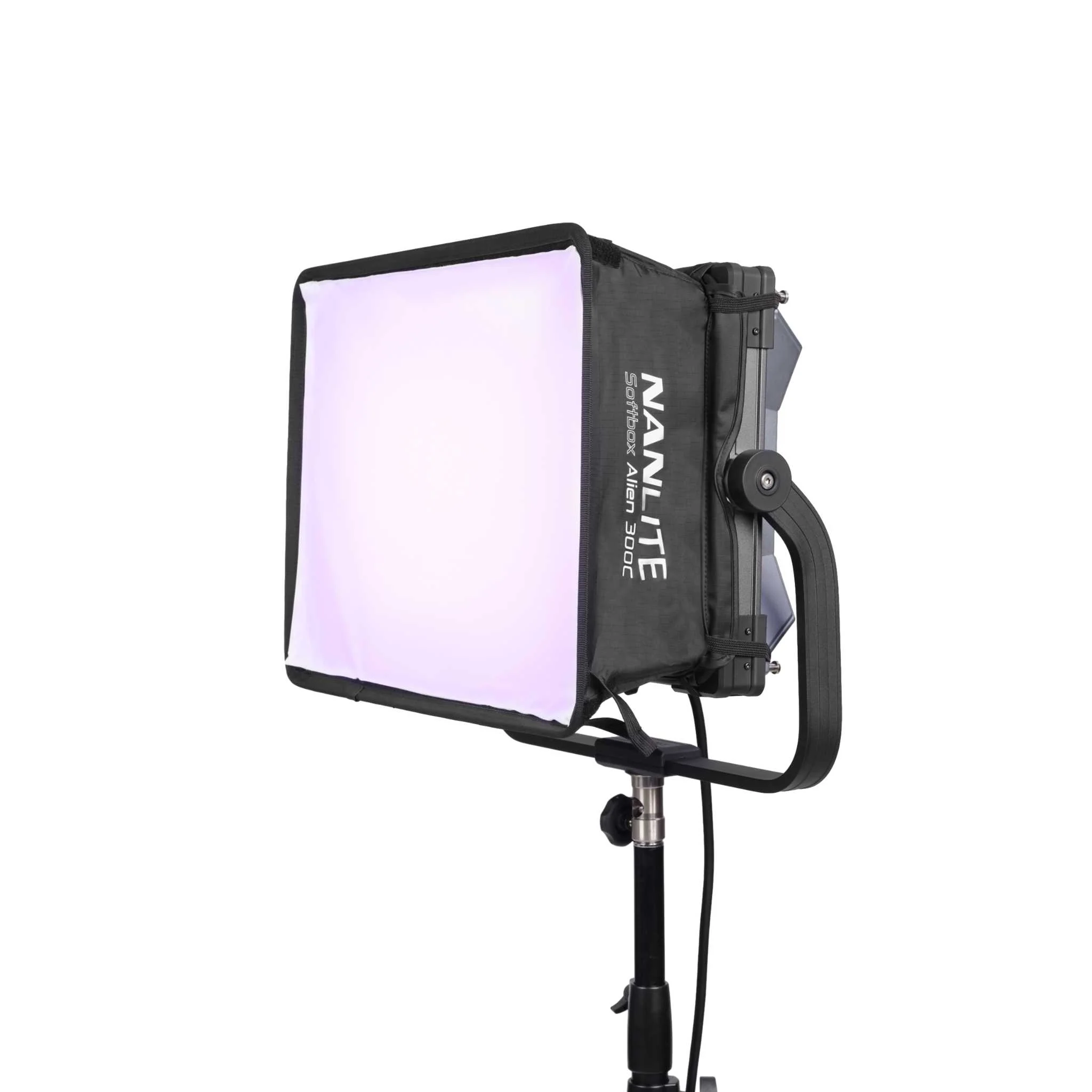 Alien 300C RGBWW LED Panel Light with CRMX - Image 10