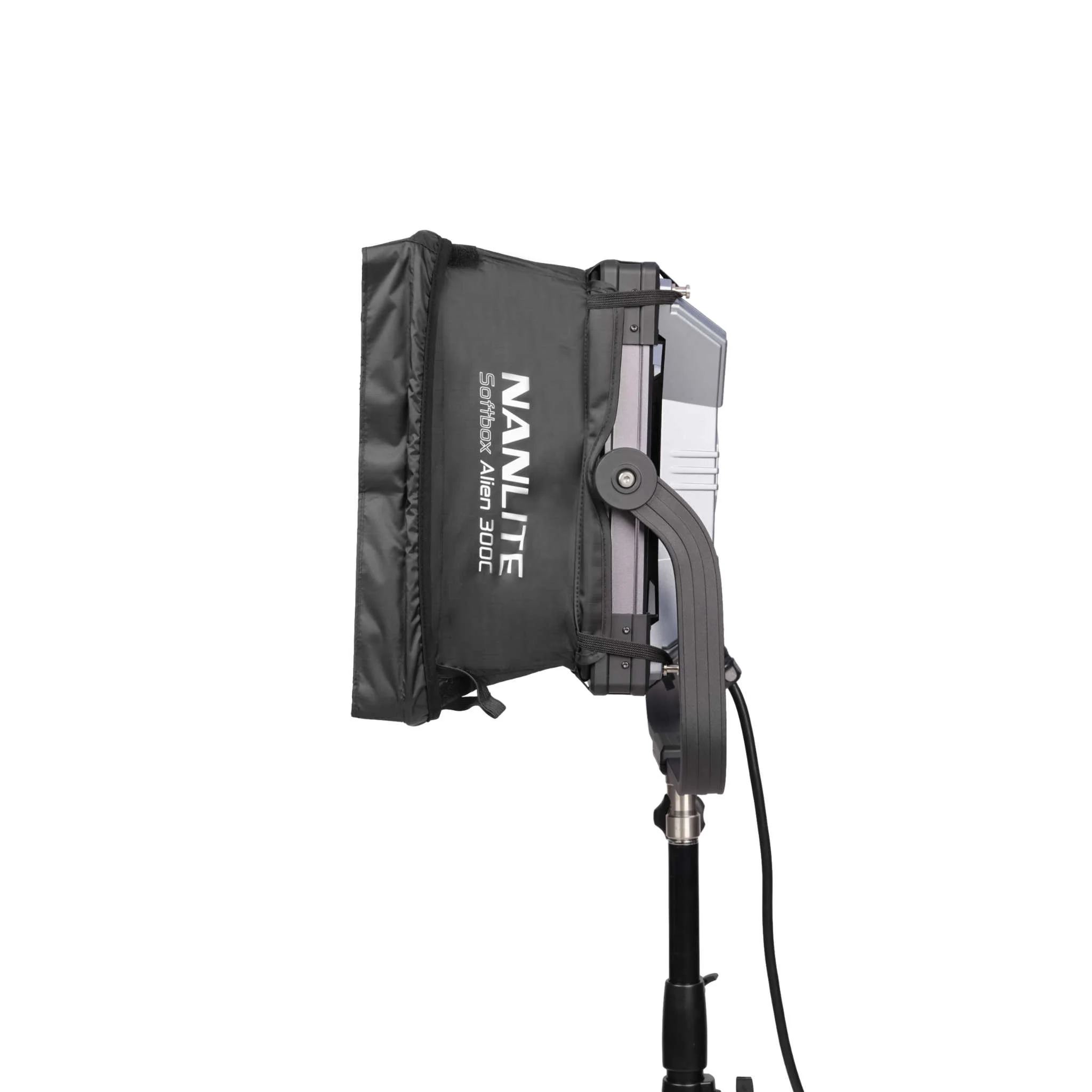 Alien 300C RGBWW LED Panel Light with CRMX - Image 14