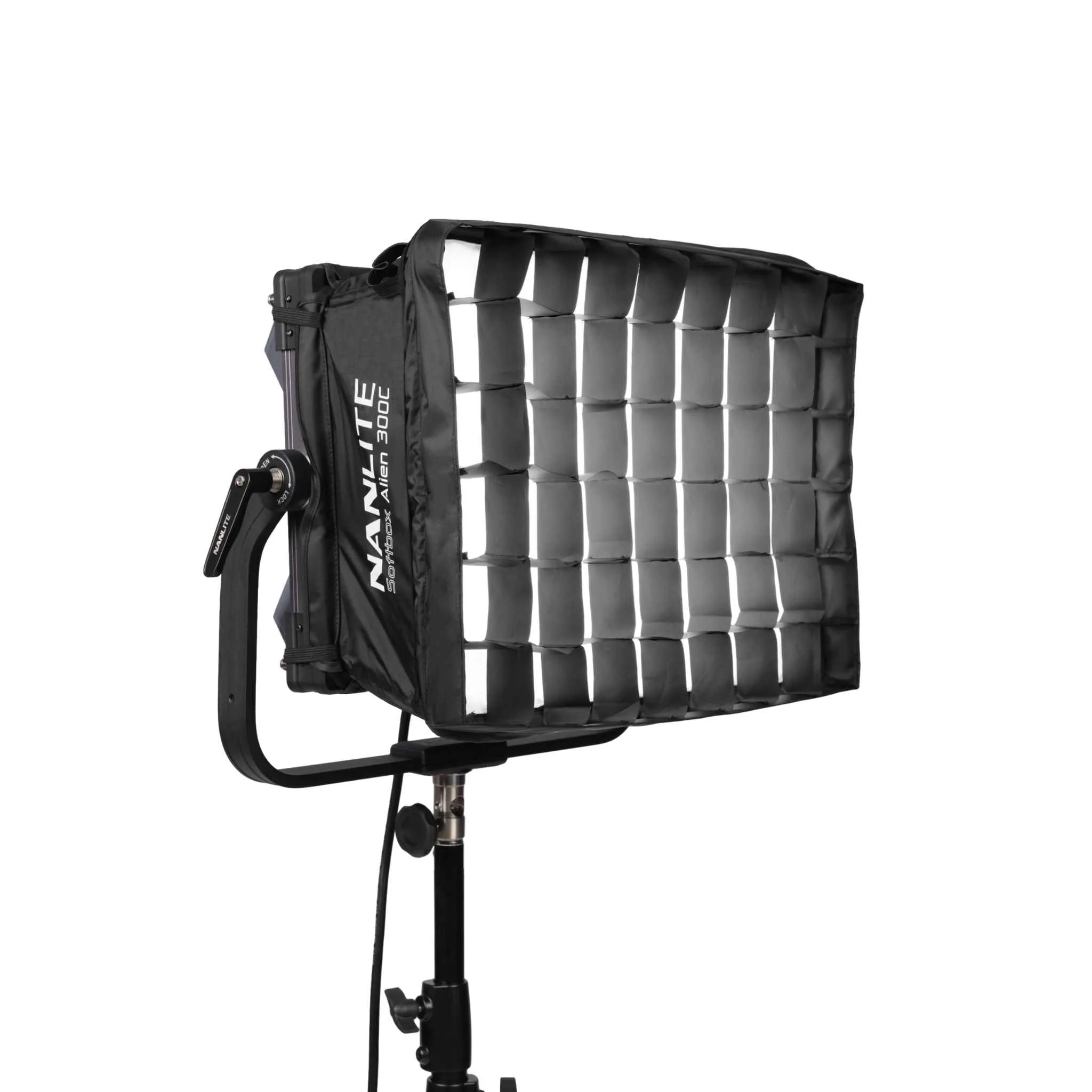 Alien 300C RGBWW LED Panel Light with CRMX - Image 9