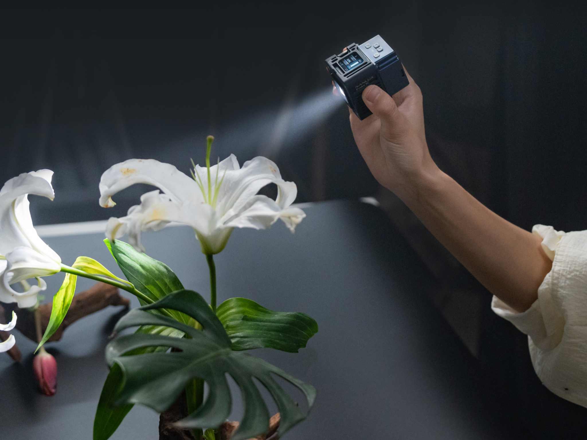 Evoke 5C LED Full-Color Spotlight - Image 17