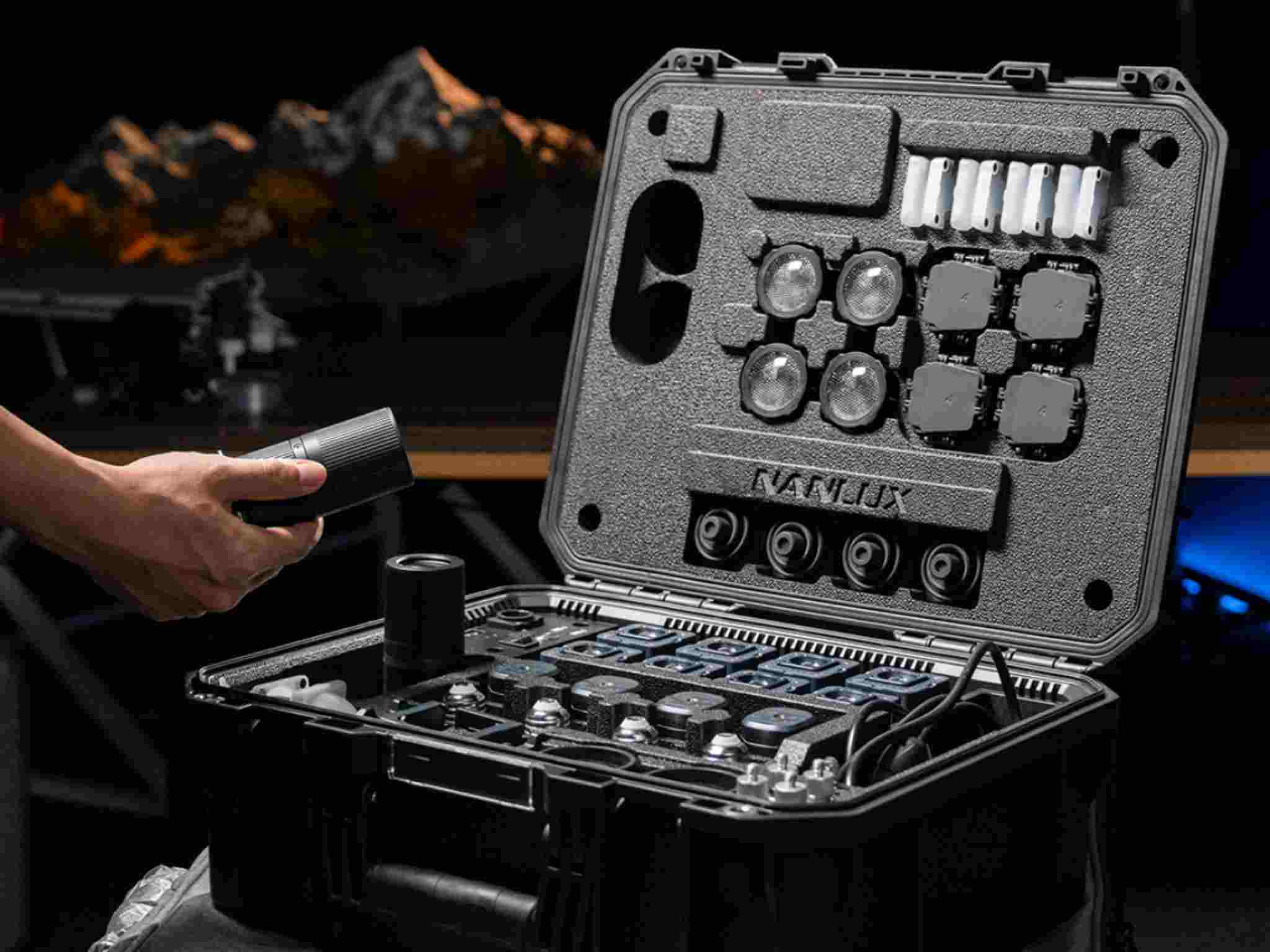 Evoke 5C LED Full-Color Spotlight 8-Kit - Image 22