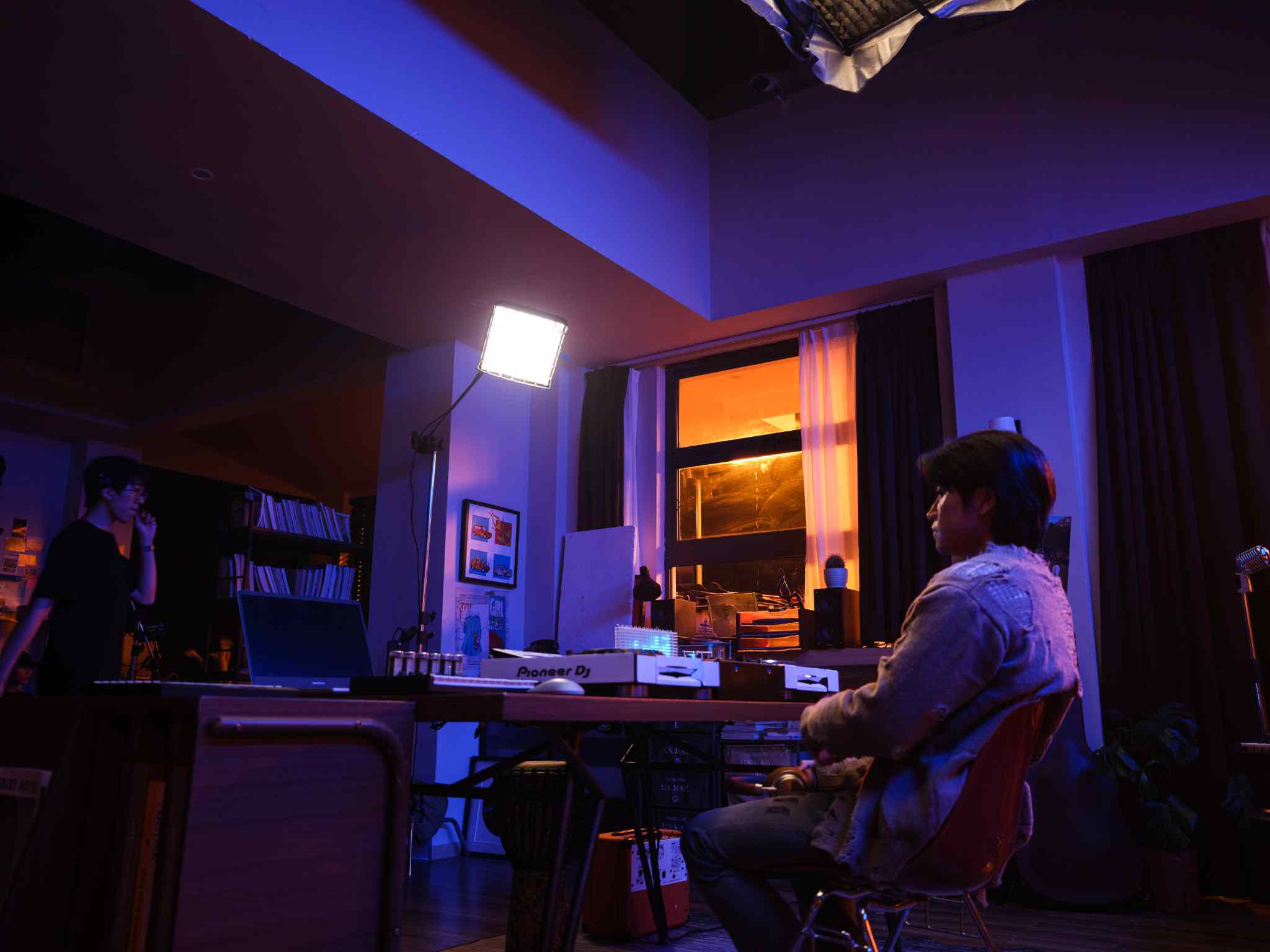 PavoSlim 60B 1x1 Bi-Color LED Panel 2-Light Kit with Pop-Up Softboxes and Light Stands - Image 16